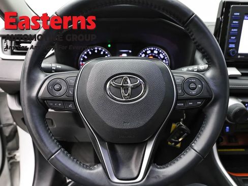 Used 2021 Toyota RAV4 LE image 10