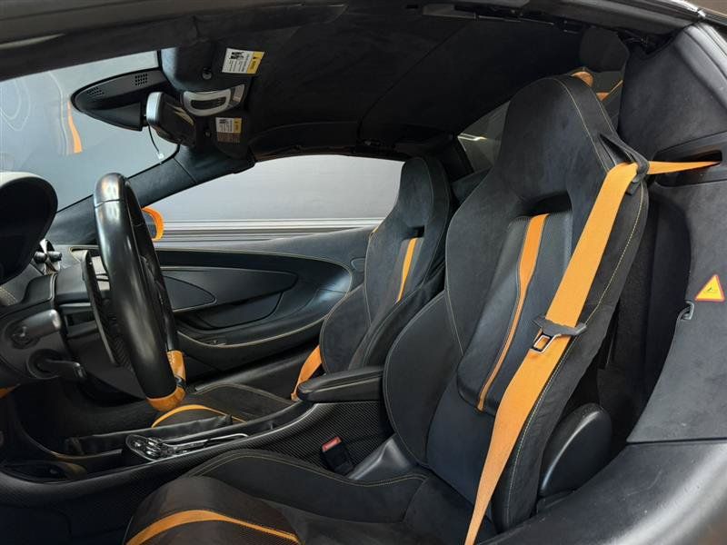 Used 2018 McLaren 570S Spider RWD image 40