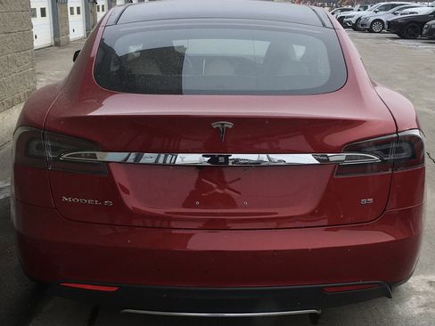 Used 2014 Tesla Model S P85 image 3