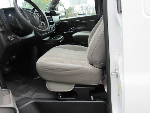 Used 2019 Chevrolet Express 2500 RWD image 20