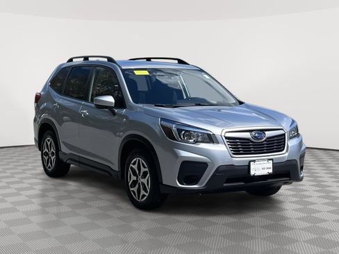 Used 2019 Subaru Forester Premium AWD/4WD image 3