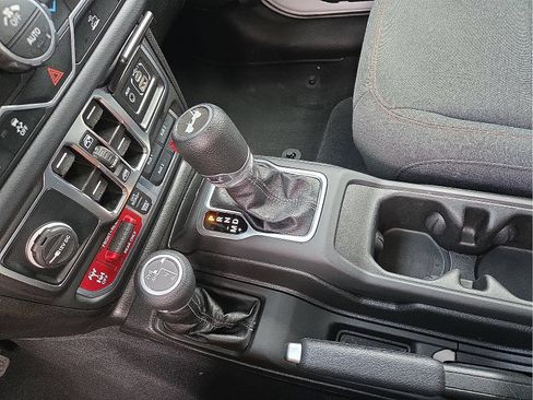 Used 2025 Jeep Wrangler Unlimited Rubicon AWD/4WD image 25