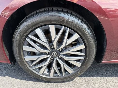 Used 2024 Nissan Altima 2.5 SV FWD image 26