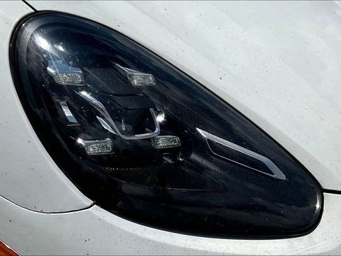 Used 2018 Porsche Cayenne Platinum Edition w/ Premium Package Plus image 27