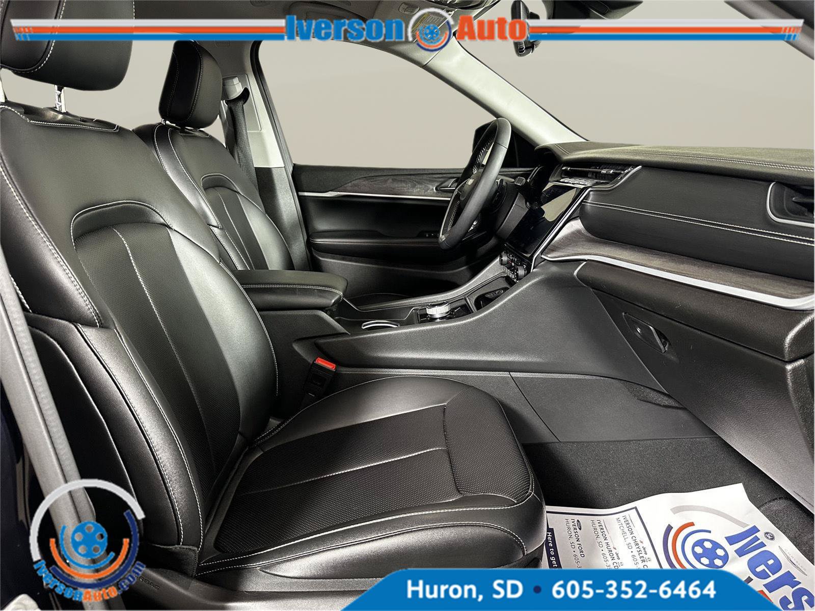Used 2024 Jeep Grand Cherokee L Limited w/ Luxury Tech Group II AWD/4WD image 30