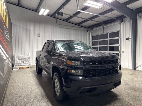 Used 2020 Chevrolet Silverado 1500 Custom w/ Custom Value Package image 17