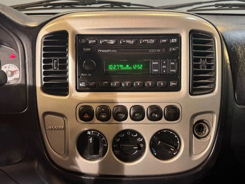 Used 2005 Ford Escape Limited image 14