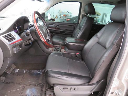 Used 2007 Cadillac Escalade EXT w/ Information Package image 13