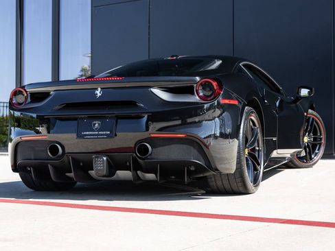 Used 2017 Ferrari 488 GTB RWD image 8