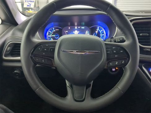 Used 2023 Chrysler Pacifica Touring-L w/ S Appearance Package image 21