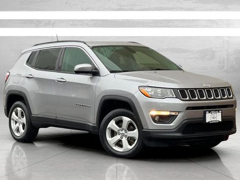 Used 2018 Jeep Compass Latitude image 2