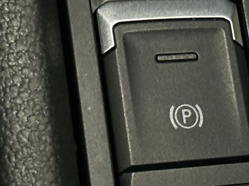 Used 2021 Volkswagen Atlas Cross Sport SE w/ Panoramic Sunroof Package image 53