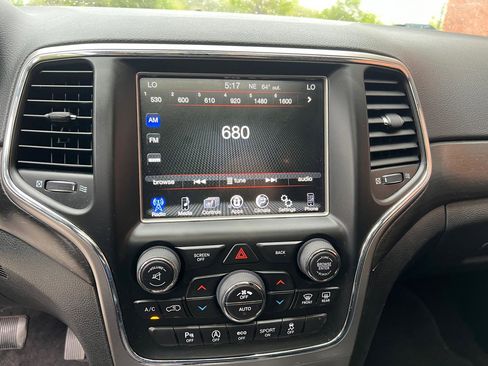 Used 2017 Jeep Grand Cherokee Altitude AWD/4WD image 24