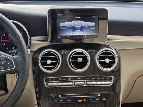 Used 2018 Mercedes-Benz GLC 300 4MATIC image 18