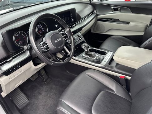 Certified 2023 Kia Carnival LX image 13