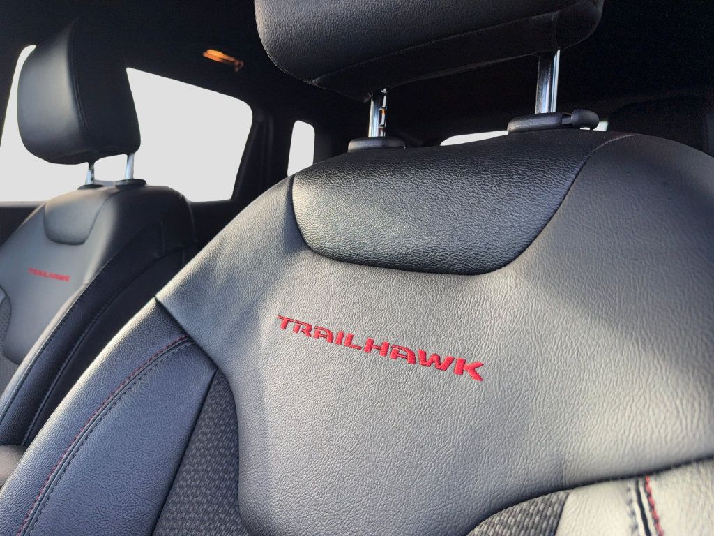 Used 2026 Jeep Compass Trailhawk AWD/4WD image 13