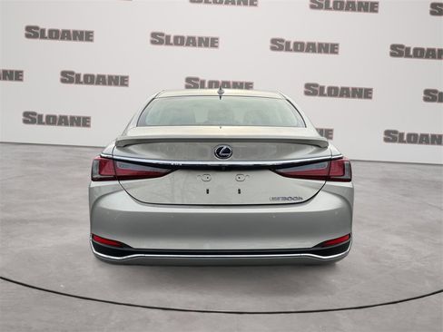 Used 2019 Lexus ES 300h w/ Luxury Package image 4