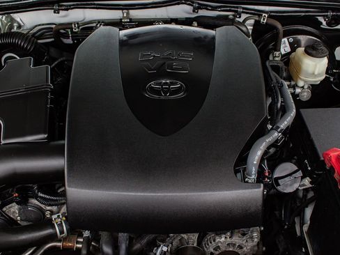 Used 2019 Toyota Tacoma SR5 image 32