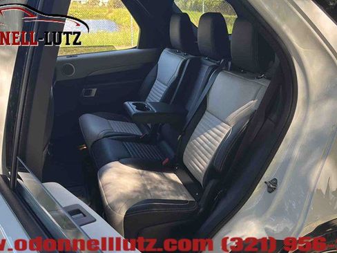 Used 2024 Land Rover Discovery Dynamic SE AWD/4WD image 11