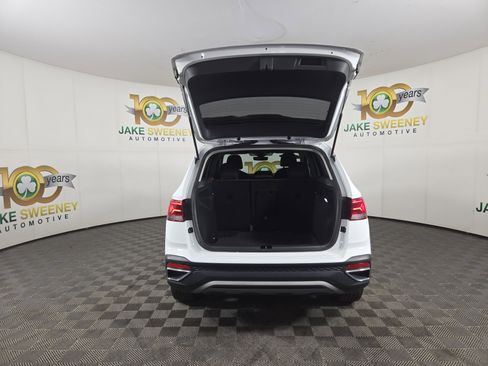 Used 2024 Volkswagen Taos SE FWD image 32