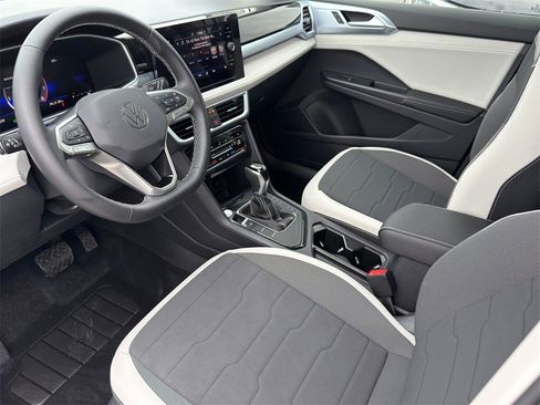 New 2026 Volkswagen Taos SE image 13