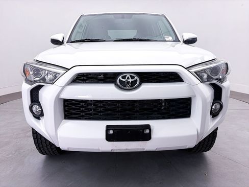Used 2018 Toyota 4Runner SR5 AWD/4WD image 3