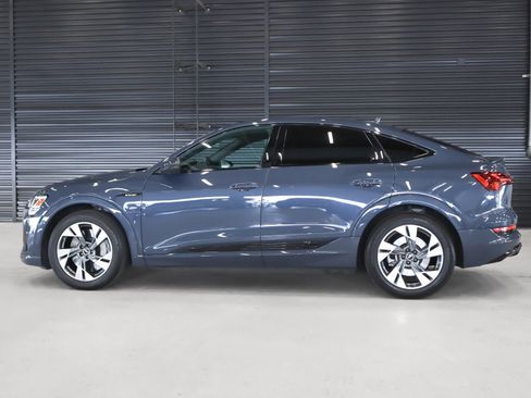 Used 2022 Audi e-tron Premium w/ Convenience Plus Package image 12