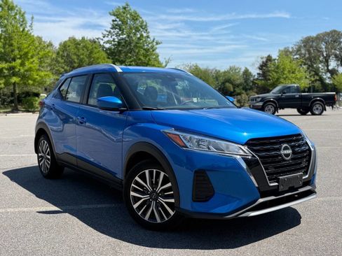 Used 2024 Nissan Kicks SV image 3