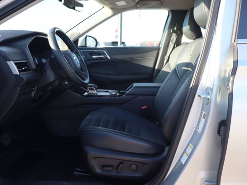 Used 2025 Mitsubishi Outlander SE image 10