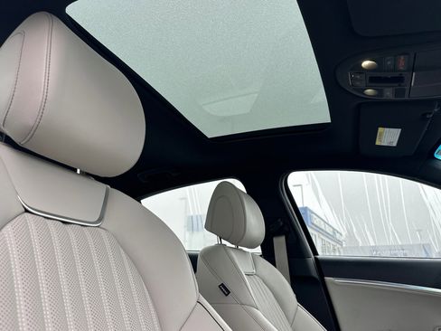 Used 2022 Genesis G70 3.3T w/ Sport Advanced Package image 16