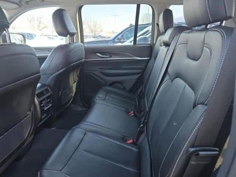 Used 2023 Jeep Grand Cherokee Limited w/ Black Appearance Package image 7