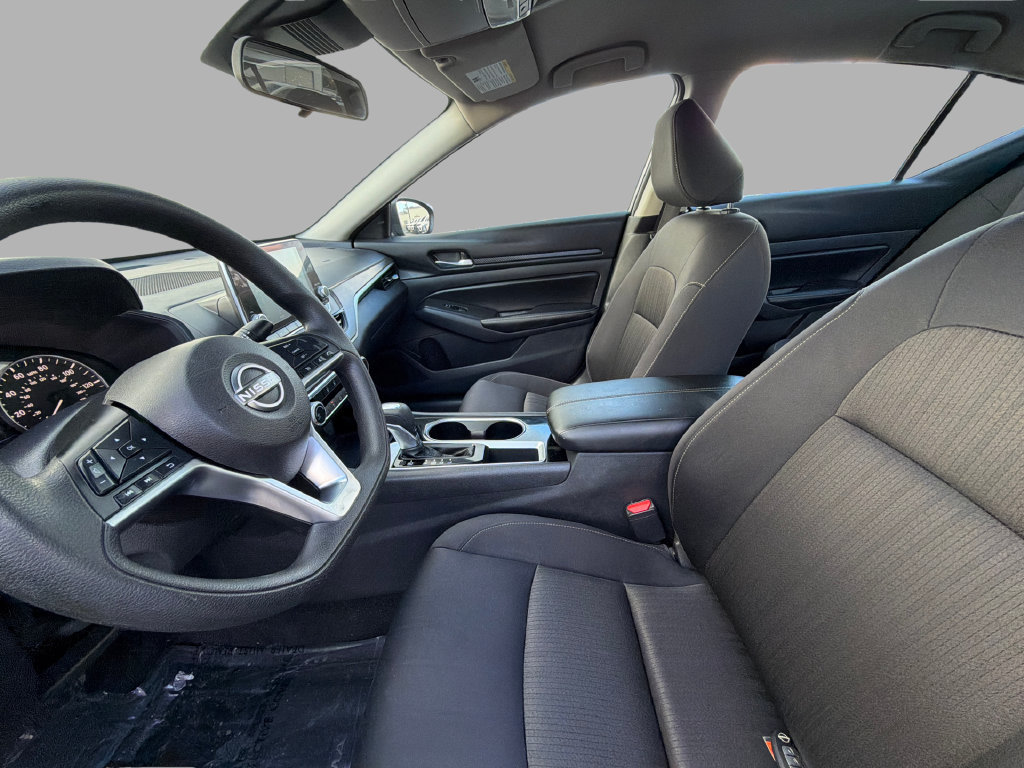 Used 2024 Nissan Altima 2.5 SV FWD image 15