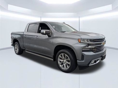 Used 2019 Chevrolet Silverado 1500 High Country w/ Technology Package AWD/4WD image 2