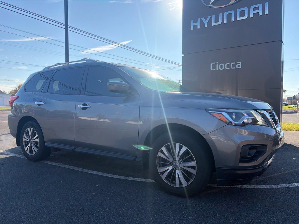 Used 2020 Nissan Pathfinder SV AWD/4WD image 2