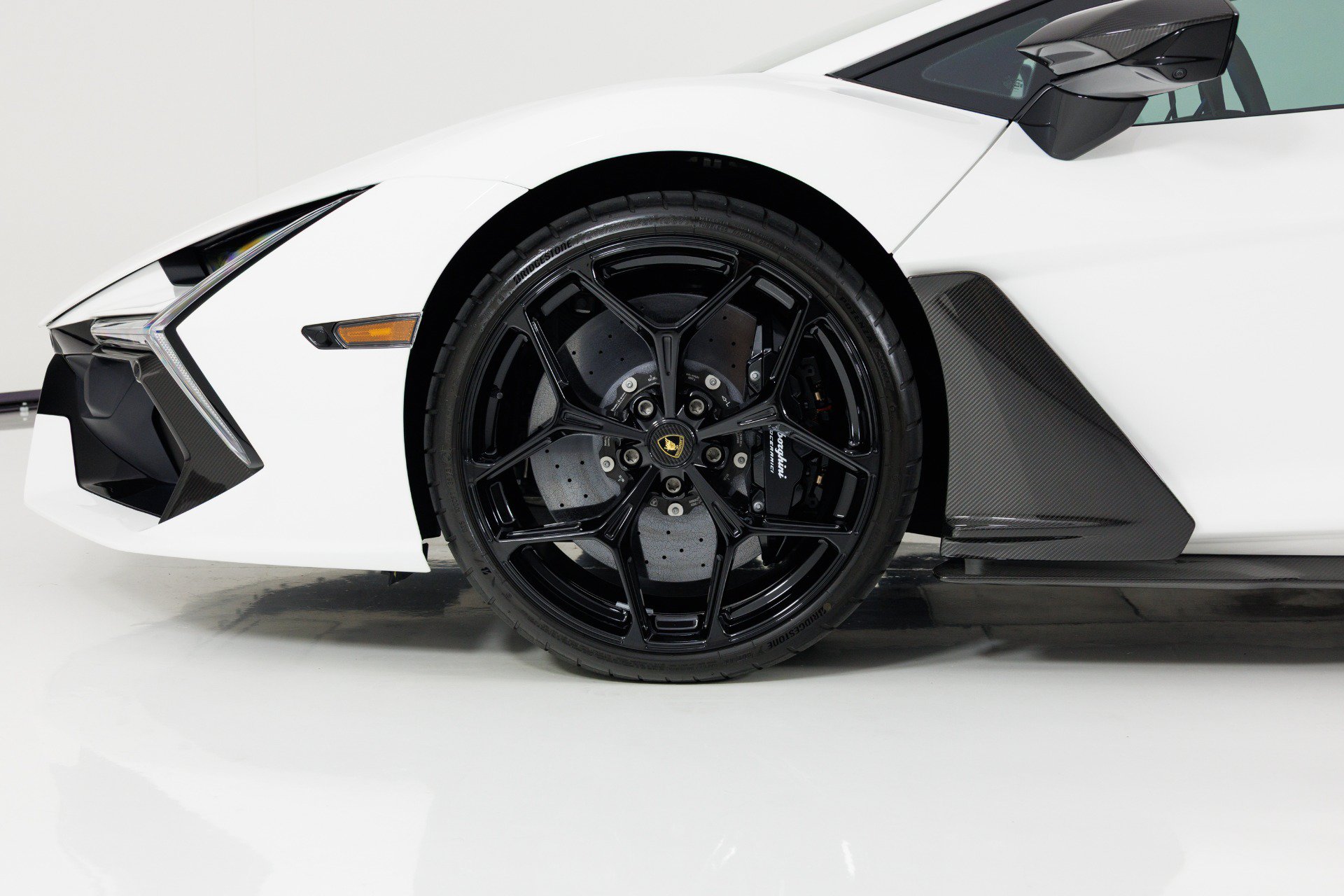Used 2024 Lamborghini Revuelto AWD/4WD image 12