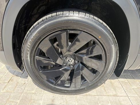 Certified 2024 Volkswagen Atlas SE w/ Black Wheel Package image 27