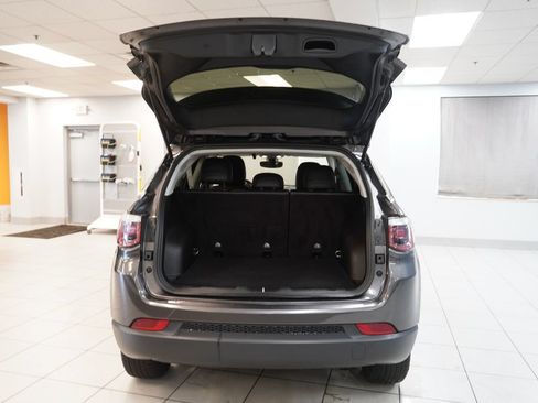 Used 2020 Jeep Compass Latitude w/ Cold Weather Group AWD/4WD image 9