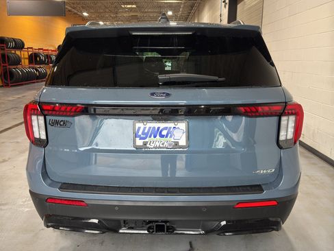 Used 2025 Ford Explorer ST-Line w/ ST-Line Street Pack AWD/4WD image 4