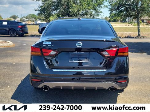 Used 2022 Nissan Altima 2.5 SR FWD image 5