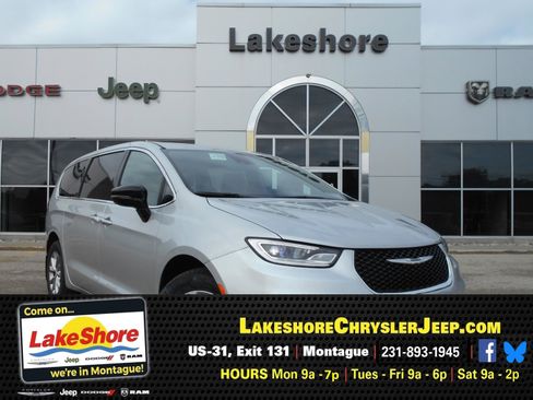 New 2026 Chrysler Pacifica Select image 1