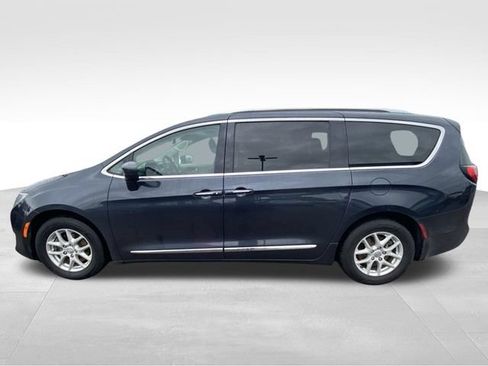 Used 2020 Chrysler Pacifica Touring-L FWD image 3