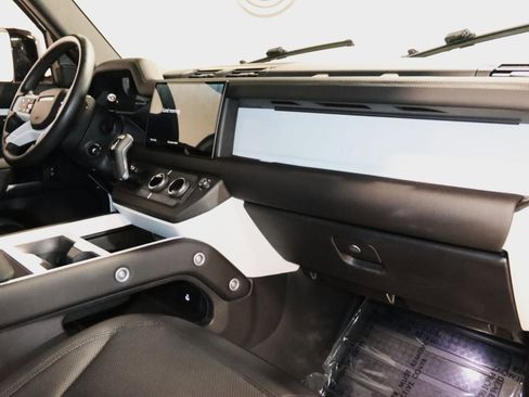 Used 2025 Land Rover Defender 110 S image 63