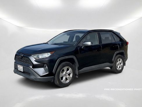 Used 2020 Toyota RAV4 XLE w/ XLE Grade Weather Package FWD image 1