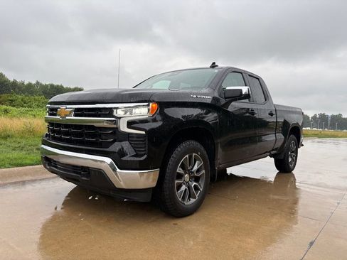 Used 2025 Chevrolet Silverado 1500 LT AWD/4WD image 1