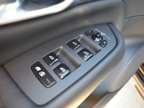 Used 2023 Volvo XC90 B6 Plus image 13