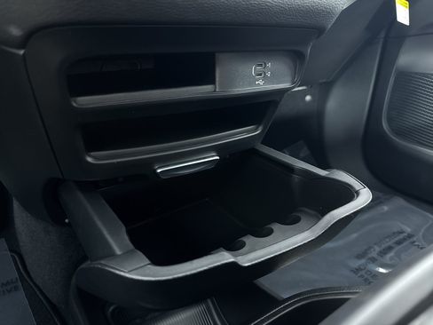 New 2026 Chrysler Pacifica Select FWD image 36