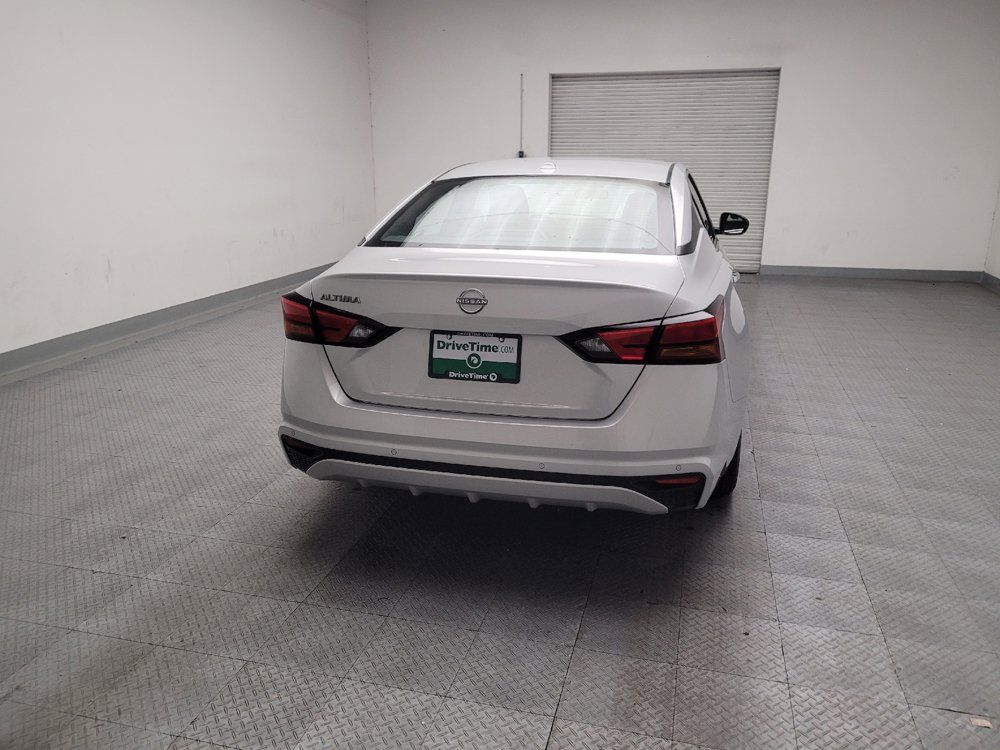 Used 2025 Nissan Altima 2.5 SV FWD image 7