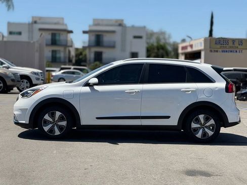 Used 2019 Kia Niro EX Premium w/ Sunroof Package FWD image 8