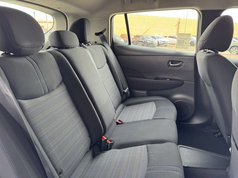 Used 2021 Nissan Leaf SV w/ SV Technology Package image 39