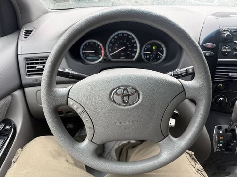 Used 2005 Toyota Sienna LE AWD/4WD image 13